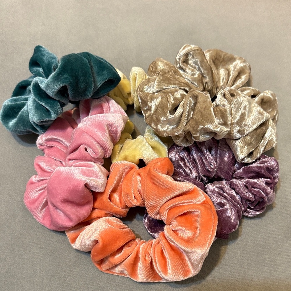 Velvet Scrunchies Set in Assorted Colors